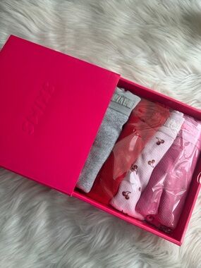 Skims women’s ribbed short- briefs